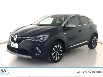 Usata Renault Captur Intens 101 CV (74 kW) 2023 Blu marine / tetto nero SUV