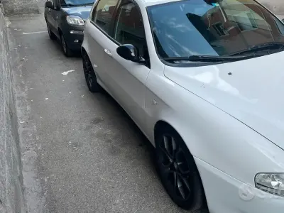 Usado Alfa Romeo 147 116 CV (85 kW) 2002 Blanco Utilitario
