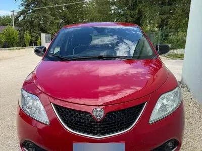 Usata Lancia Ypsilon Gold 85 CV (62 kW) 2016 Rosso Utilitaria