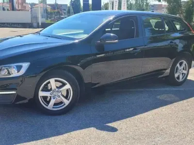 Usata Volvo V60 Business Edition 150 CV (110 kW) 2018 Nero Station wagon