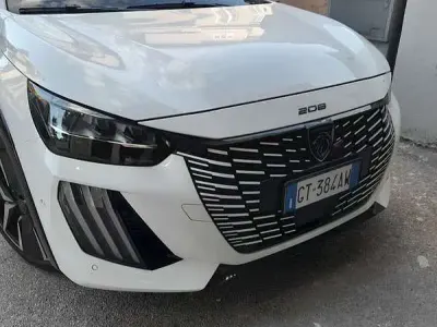Usata Peugeot 208 GT 101 CV (74 kW) 2024 Utilitaria