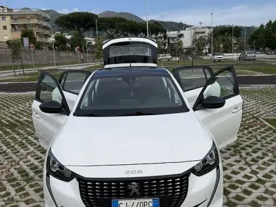 Usata Peugeot 208 Active 75 CV (55 kW) 2021 Bianco Utilitaria