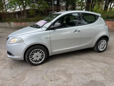 Usado Lancia Ypsilon S 80 HP (58 kW) 2016 Cinzento Citadino