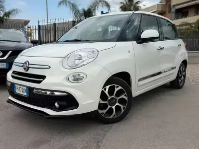 Käytetty Fiat 500L Lounge 95 HP (69 kW) 2018 Valkoinen Tila-auto