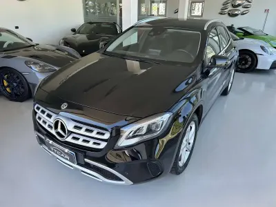Usata Mercedes GLA180 122 CV (89 kW) 2019 696u nero notte SUV