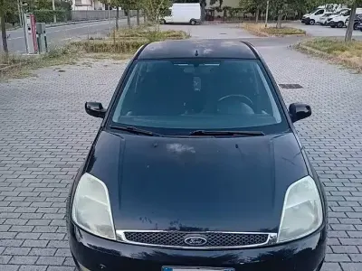 Usata Ford Fiesta Ghia 75 CV (55 kW) 2005 Nero Utilitaria