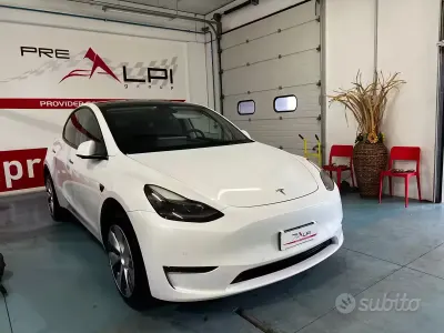 Begagnad Tesla Model Y Long Range AWD 152 kW (208 HK) 2021 Vit SUV
