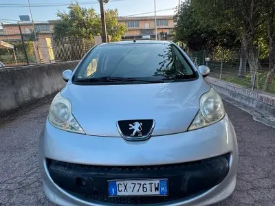 Usata Peugeot 107 68 CV (50 kW) 2005 Utilitaria