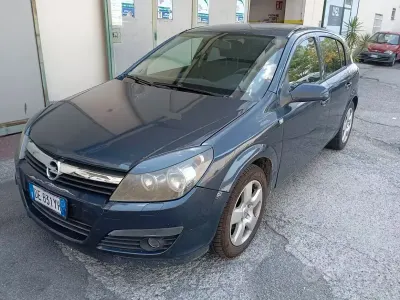 Usata Opel Astra Cosmo 101 CV (74 kW) 2007 Blu Berlina