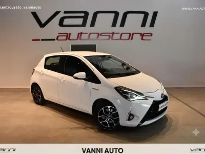 Usata Toyota Yaris Hybrid Active 101 CV (74 kW) 2019 Bianco Berlina