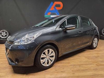 Grigio Usata 2014 Peugeot 208 Active Utilitaria | 5490 € (Buon prezzo)