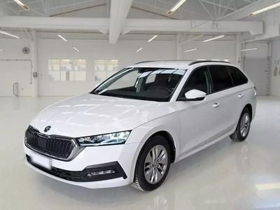 Grigio Usata 2022 Skoda Octavia Ambition Station wagon | 19.250 € (Buon prezzo)