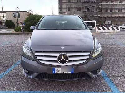 Usata Mercedes B180 Executive 109 CV (80 kW) 2012 Grigio Utilitaria