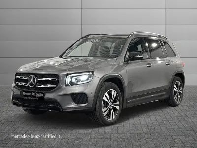 Usata Mercedes GLB200 150 CV (110 kW) 2023 Grigio medio metallizzato SUV