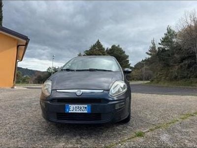 Grigio Usata 2011 Fiat Punto Evo Utilitaria | 3300 € (Buon prezzo)