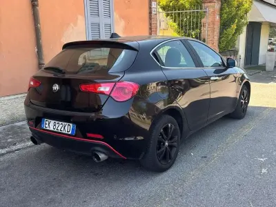 Usata Alfa Romeo Giulietta Exclusive 105 CV (77 kW) 2011 Nero Utilitaria