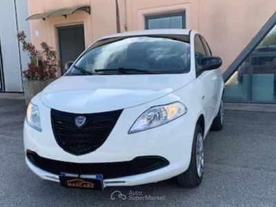 Begagnad Lancia Ypsilon 84 HK (61 kW) 2014 Vit Halvkombi