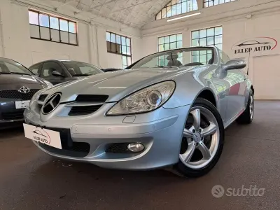 Usata Mercedes SLK350 272 CV (200 kW) 2005 Argento Cabrio