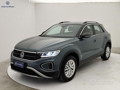 Usata VW T-Roc Life 110 CV (80 kW) 2022 Blu SUV