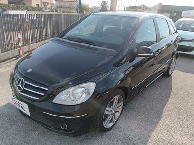 Mercedes B200