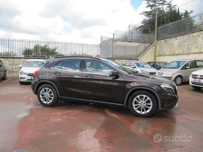 Usata Mercedes GLA180 Executive 108 CV (79 kW) 2016 Marrone SUV
