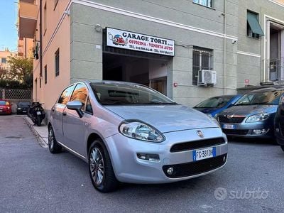 Usata Fiat Punto Lounge 69 CV (50 kW) 2016 Grigio Utilitaria