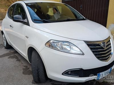 Usata Lancia Ypsilon 95 CV (69 kW) 2015 Bianco Utilitaria