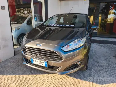 Usata Ford Fiesta Titanium 75 CV (55 kW) 2016 Grigio Utilitaria