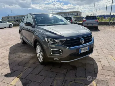 Usata VW T-Roc Advance 150 CV (110 kW) 2018 Grigio SUV