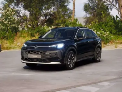 Nuova VW T-Roc Life 150 CV (110 kW) 2025 Grenadill black metallizzato SUV