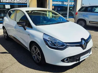 Usata Renault Clio IV 75 CV (55 kW) 2015 Bianco Berlina
