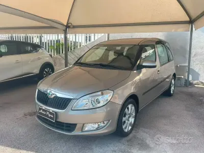 Usata Skoda Roomster Style 86 CV (63 kW) 2012 Grigio Monovolume