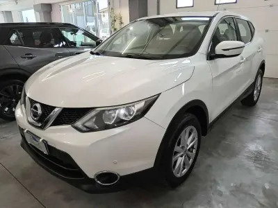 Usata Nissan Qashqai Acenta 110 CV (80 kW) 2016 Bianco SUV