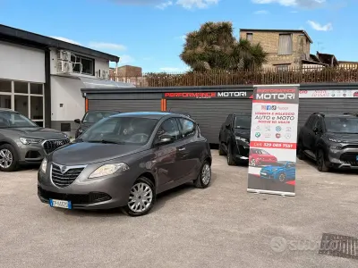 Usata Lancia Ypsilon Silver 69 CV (50 kW) 2013 Grigio Utilitaria