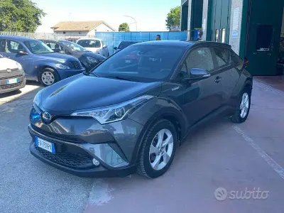 Begagnad Toyota C-HR Business Edition 98 HK (72 kW) 2019 Grå SUV