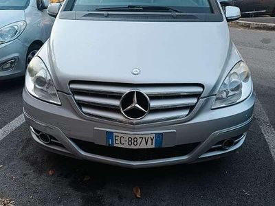 Mercedes B200