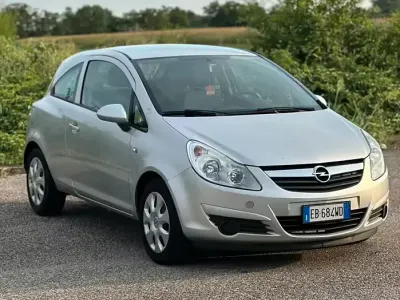 Usata Opel Corsa Edition 85 CV (62 kW) 2010 Grigio Utilitaria