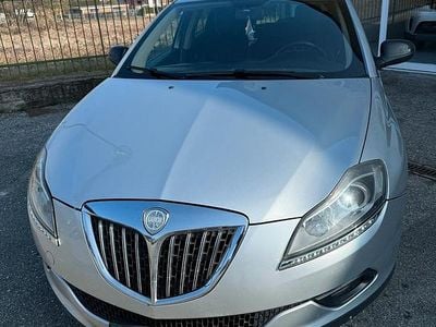 Begagnad Lancia Delta 120 HK (88 kW) 2010 Grå Halvkombi