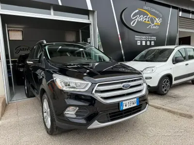 Usata Ford Kuga Titanium 120 CV (88 kW) 2019 Nero SUV