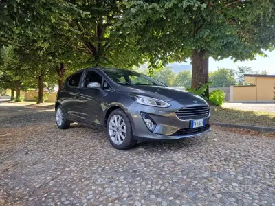 Usata Ford Fiesta 86 CV (63 kW) 2019 Grigio Utilitaria