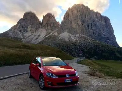 Używany VW Golf VII Highline 140 KM (102 kW) 2014 Czerwony Sedan/Limuzyna
