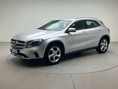 Usata Mercedes GLA180 122 CV (89 kW) 2018 Argento SUV
