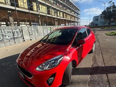 Begagnad Ford Fiesta 85 HK (62 kW) 2020 Röd Van