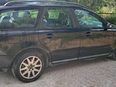 Usata Volvo V50 Momentum 136 CV (100 kW) 2007 Nero Station wagon