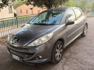 Usata Peugeot 206+ 120 CV (88 kW) 2010 Argento Utilitaria