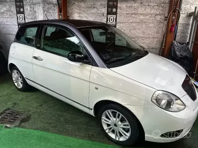 Usado Lancia Ypsilon 77 CV (56 kW) 2010 Blanco Utilitario