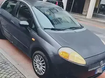 Usata Fiat Grande Punto Sport 131 CV (96 kW) 2009 Grigio Utilitaria