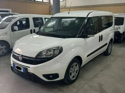 Usata Fiat Doblò 90 CV (66 kW) 2022 Bianco Monovolume