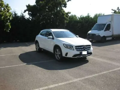 Usata Mercedes GLA180 Executive 109 CV (80 kW) 2018 Bianco SUV