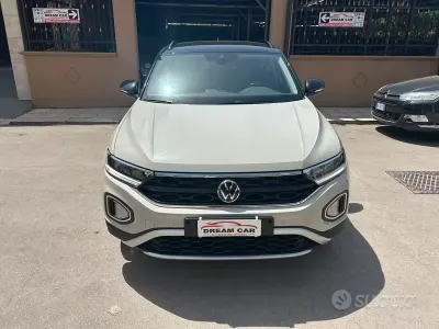 Usata VW T-Roc Style 116 CV (85 kW) 2023 Beige SUV